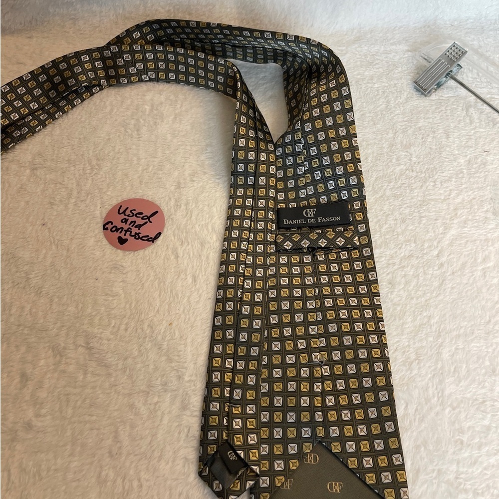 Elegant Geometric Tie - Gold, Silver, Black - Picture 5 of 8